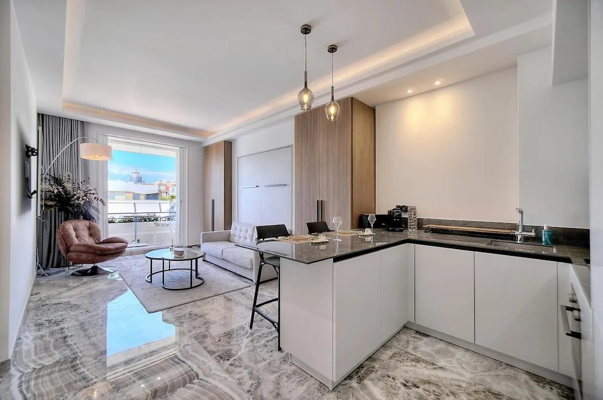 Cannes 1 Bedroom Apartment - M6