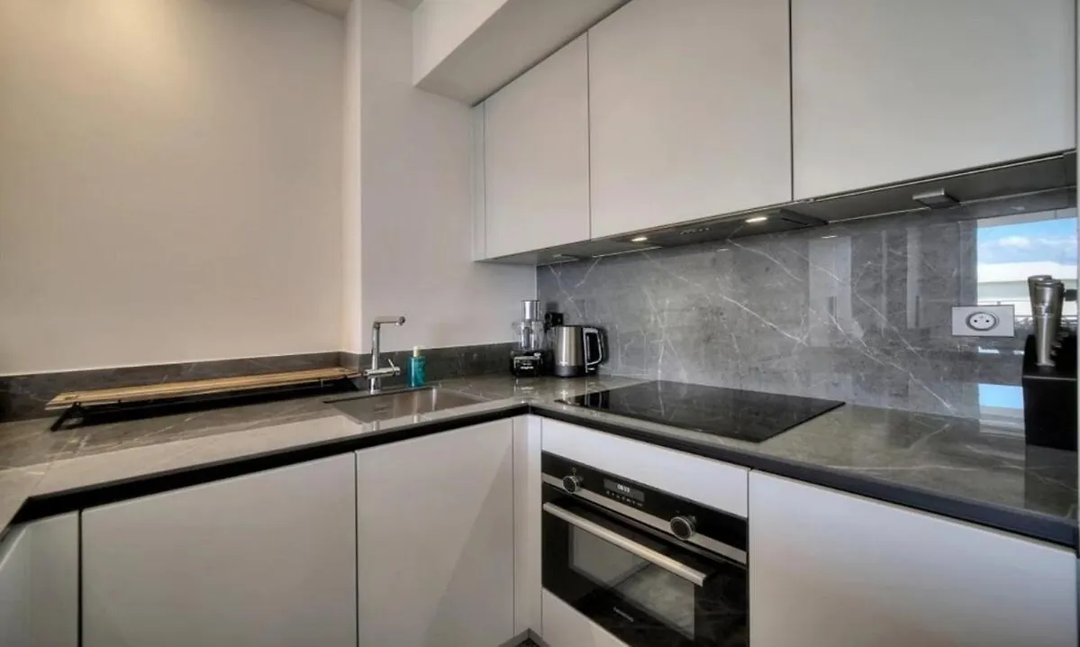 Cannes 1 Bedroom Apartment - M6